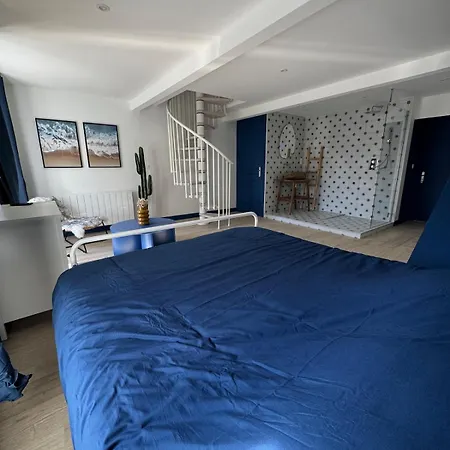 度假居 Loft House In Historic Center *