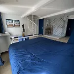 Σπίτι διακοπών Stylish Loft In Historic Center, 5m Ceilings, Glass Wall, 3 Bedrooms *