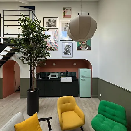Stylish Loft In Historic Center, 5m Ceilings, Glass Wall, 3 Bedrooms Prázdninový dům