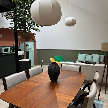 Σπίτι διακοπών Stylish Loft In Historic Center, 5m Ceilings, Glass Wall, 3 Bedrooms