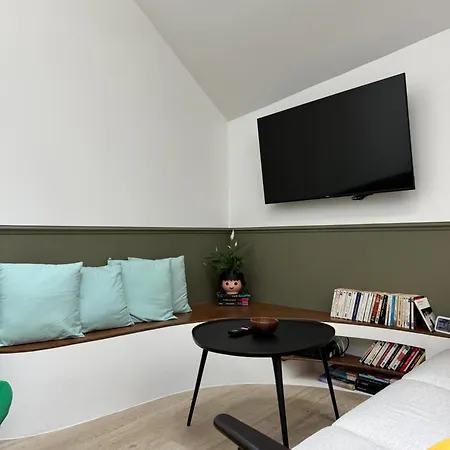 Stylish Loft In Historic Center, 5m Ceilings, Glass Wall, 3 Bedrooms Μπαγιέ
