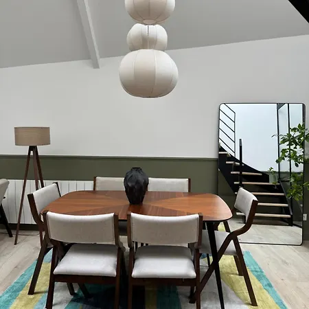 Prázdninový dům Stylish Loft In Historic Center, 5m Ceilings, Glass Wall, 3 Bedrooms *