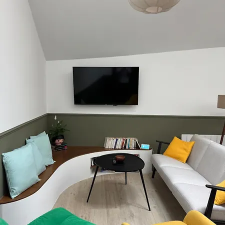 Stylish Loft In Historic Center, 5m Ceilings, Glass Wall, 3 Bedrooms Prázdninový dům Bayeux