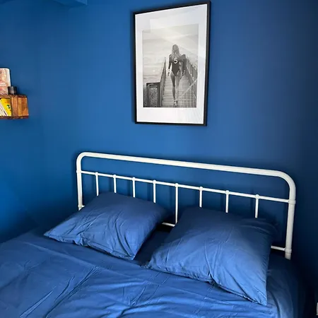 Stylish Loft In Historic Center, 5m Ceilings, Glass Wall, 3 Bedrooms Bayeux