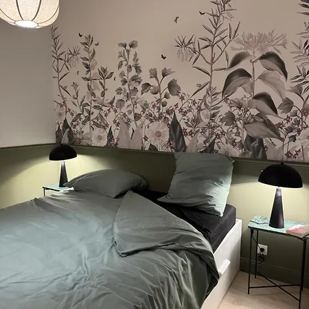 Prázdninový dům Stylish Loft In Historic Center, 5m Ceilings, Glass Wall, 3 Bedrooms *