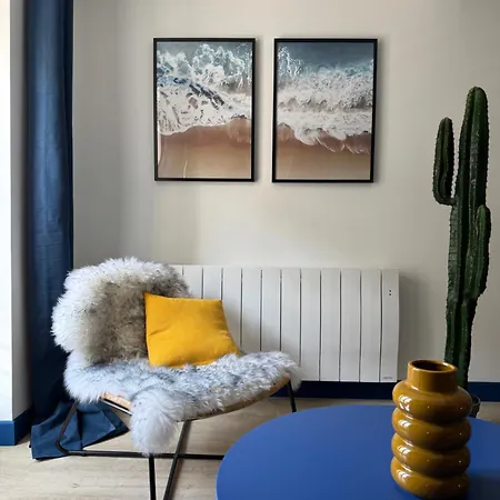 Stylish Loft In Historic Center, 5m Ceilings, Glass Wall, 3 Bedrooms Prázdninový dům Bayeux