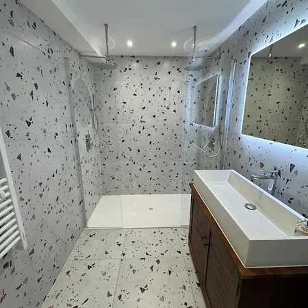 Stylish Loft In Historic Center, 5m Ceilings, Glass Wall, 3 Bedrooms *