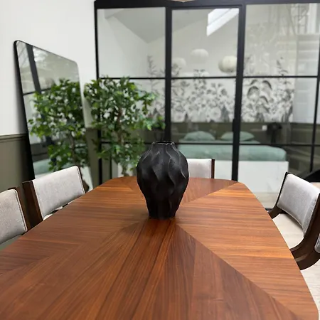 Prázdninový dům Stylish Loft In Historic Center, 5m Ceilings, Glass Wall, 3 Bedrooms Bayeux